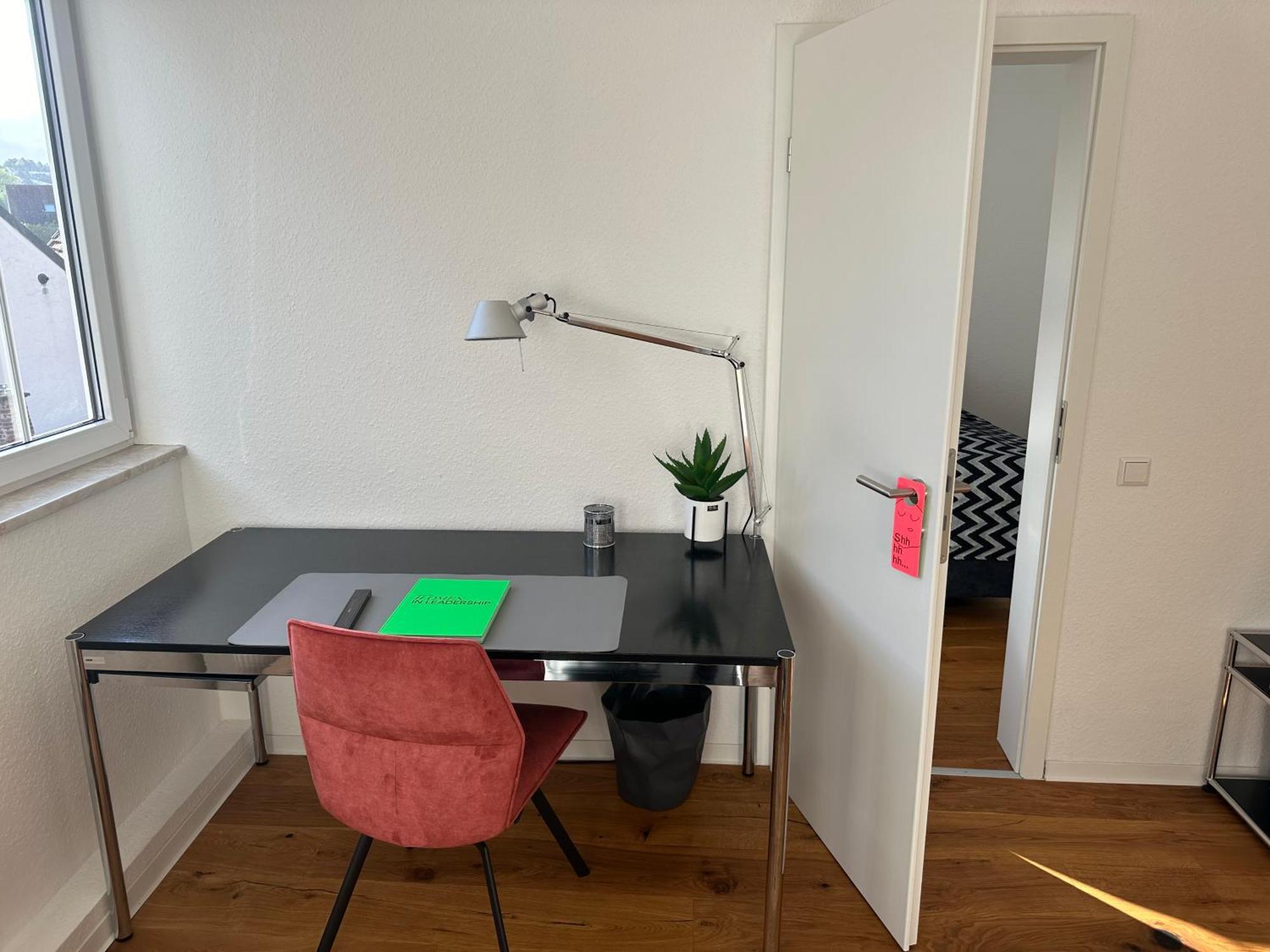 Stylisches Apartment Mit Grossem Tageslichbad Am Marktplatz Leonberg Eksteriør bilde