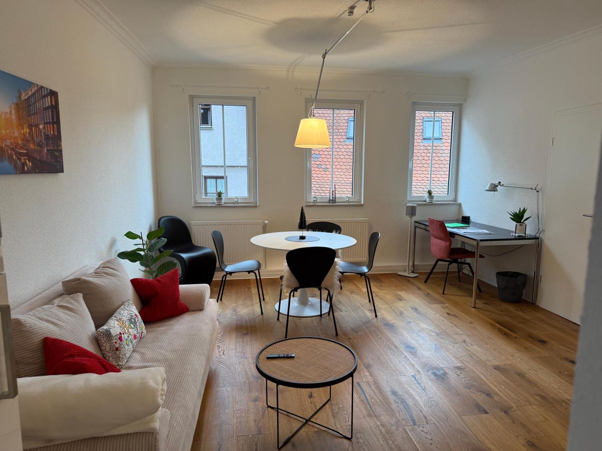 Stylisches Apartment Mit Grossem Tageslichbad Am Marktplatz Leonberg Eksteriør bilde