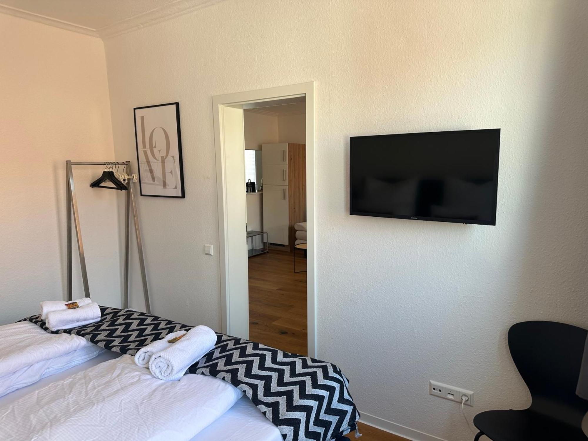 Stylisches Apartment Mit Grossem Tageslichbad Am Marktplatz Leonberg Eksteriør bilde