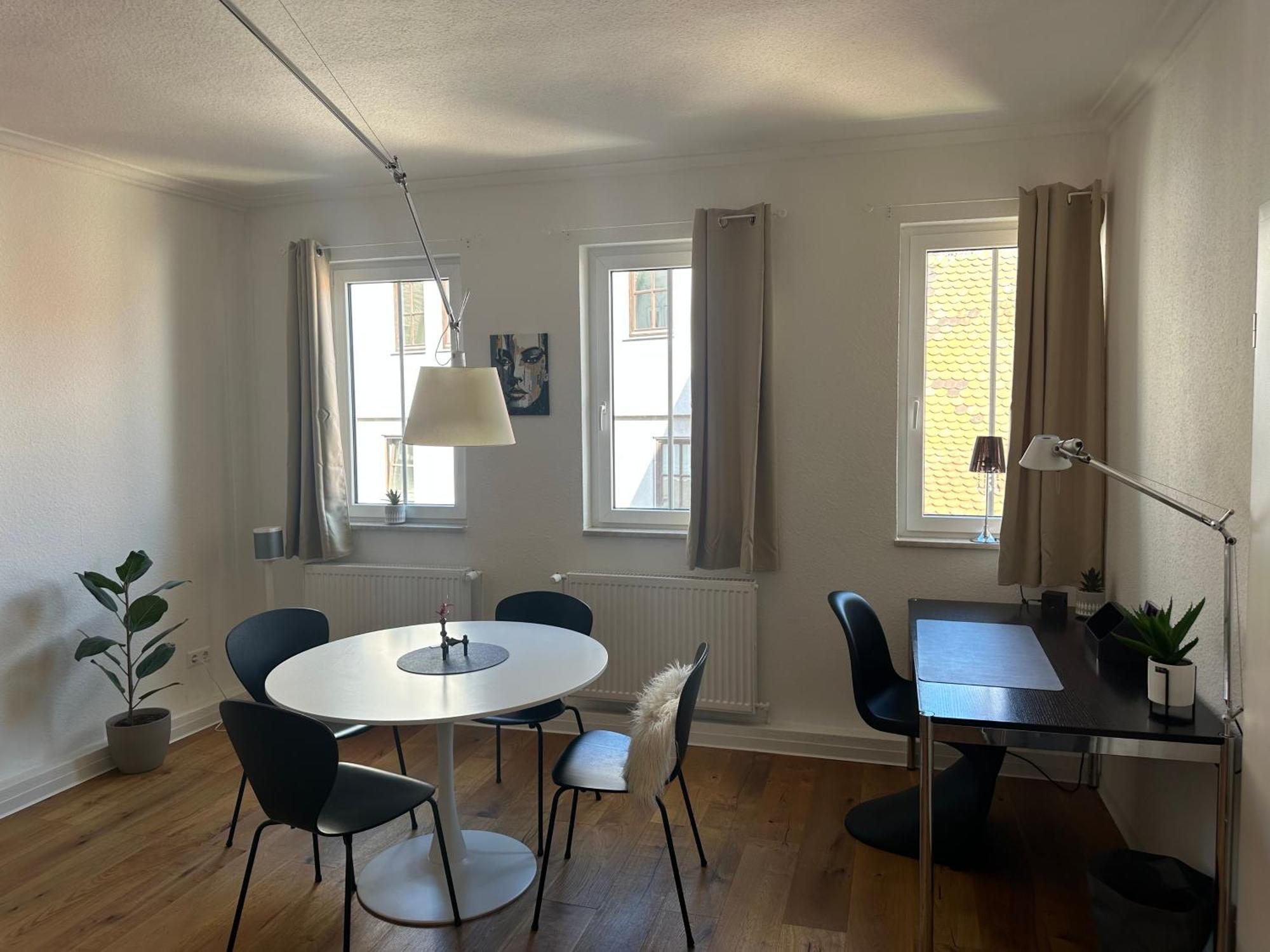 Stylisches Apartment Mit Grossem Tageslichbad Am Marktplatz Leonberg Eksteriør bilde